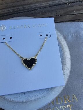 Kendra Scott Ari Heart Pendant In Black Drusy